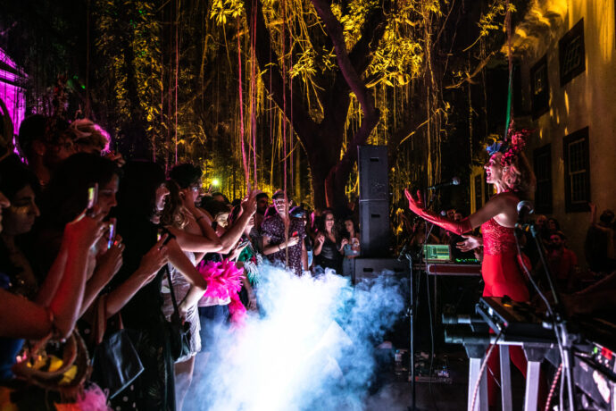  Obra(s) por Letrux.  Da atividade Baile da Aurora Sincera. 