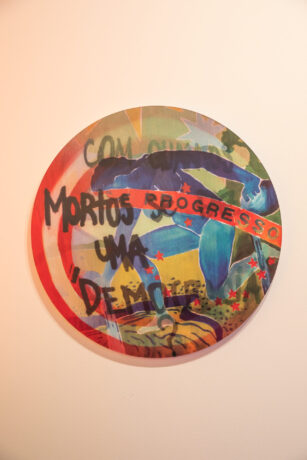  Obra(s) por Marcela Cantuária.  Da atividade Solar dos Abacaxis [ArtRio]. 