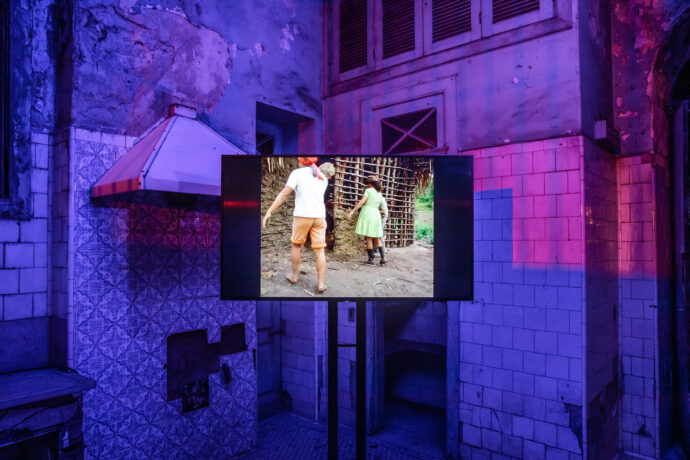  Obra(s) por Leon Hirszman.  Da atividade Manjar: À Construção. 