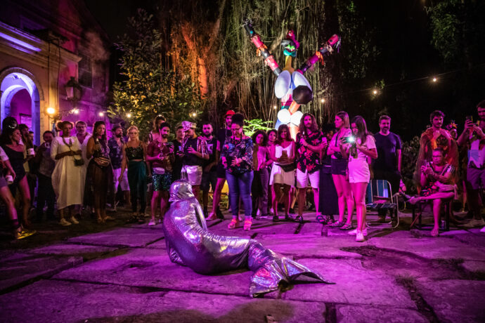  Obra(s) por Rafael Bqueer, AVAF.  Da atividade Baile da Aurora Sincera II. 