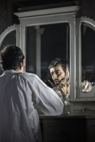  Obra(s) por Arthur Scovino.  Da atividade Manjar: Arthur Scovino, Isabela Sá Roriz, Tiro no Escuro (Liana Padilha + Bruno Mendonça), Jean Genet. 