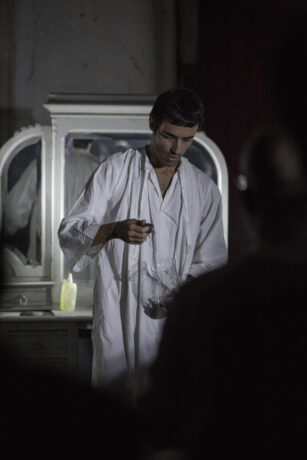  Obra(s) por Arthur Scovino.  Da atividade Manjar: Arthur Scovino, Isabela Sá Roriz, Tiro no Escuro (Liana Padilha + Bruno Mendonça), Jean Genet. 