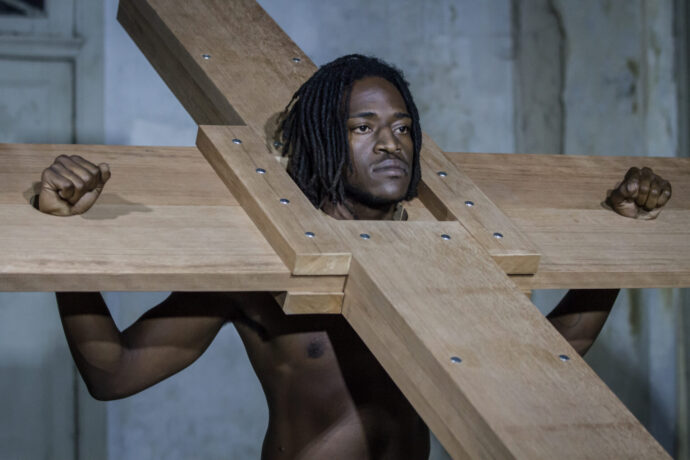  Obra(s) por Carlos Martiel.  Da atividade Manjar: Carlos Martiel, Carlos Motta, Jaime Lauriano. 