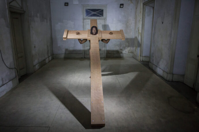  Obra(s) por Carlos Martiel.  Da atividade Manjar: Carlos Martiel, Carlos Motta, Jaime Lauriano. 