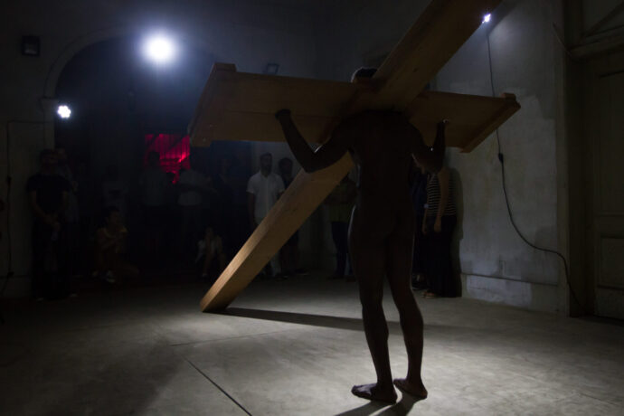  Obra(s) por Carlos Martiel.  Da atividade Manjar: Carlos Martiel, Carlos Motta, Jaime Lauriano. 