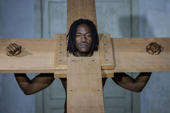  Obra(s) por Carlos Martiel.  Da atividade Manjar: Carlos Martiel, Carlos Motta, Jaime Lauriano. 