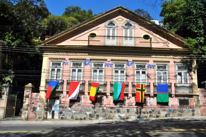  Obra(s) por Guilherme Mansur.  Da atividade Fuzuerê: Território Liberdade. 