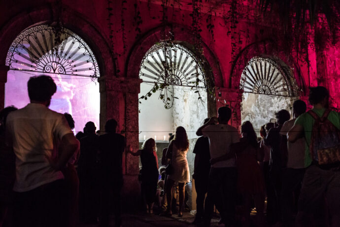  Da atividade Manjar: Guy Veloso, Híbridos (Vincent Moon e Priscilla Telmon), VJ Suave. 