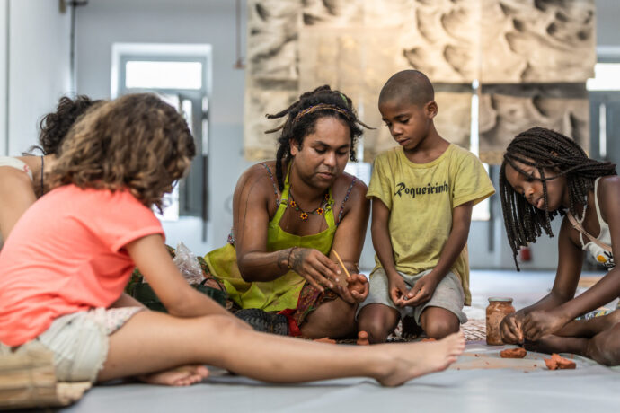  Obra(s) por Walla Capelobo.  Da atividade Nascente. 