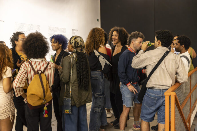  Da atividade Korakrit Arunanondchai: Mas palavras fazem mundos . 